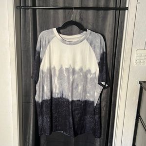 womens blue and white T-shirt